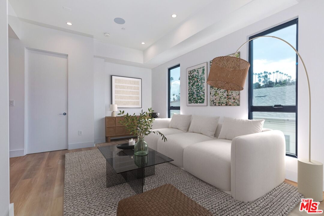 1436 Edgecliffe Dr Unit: 101