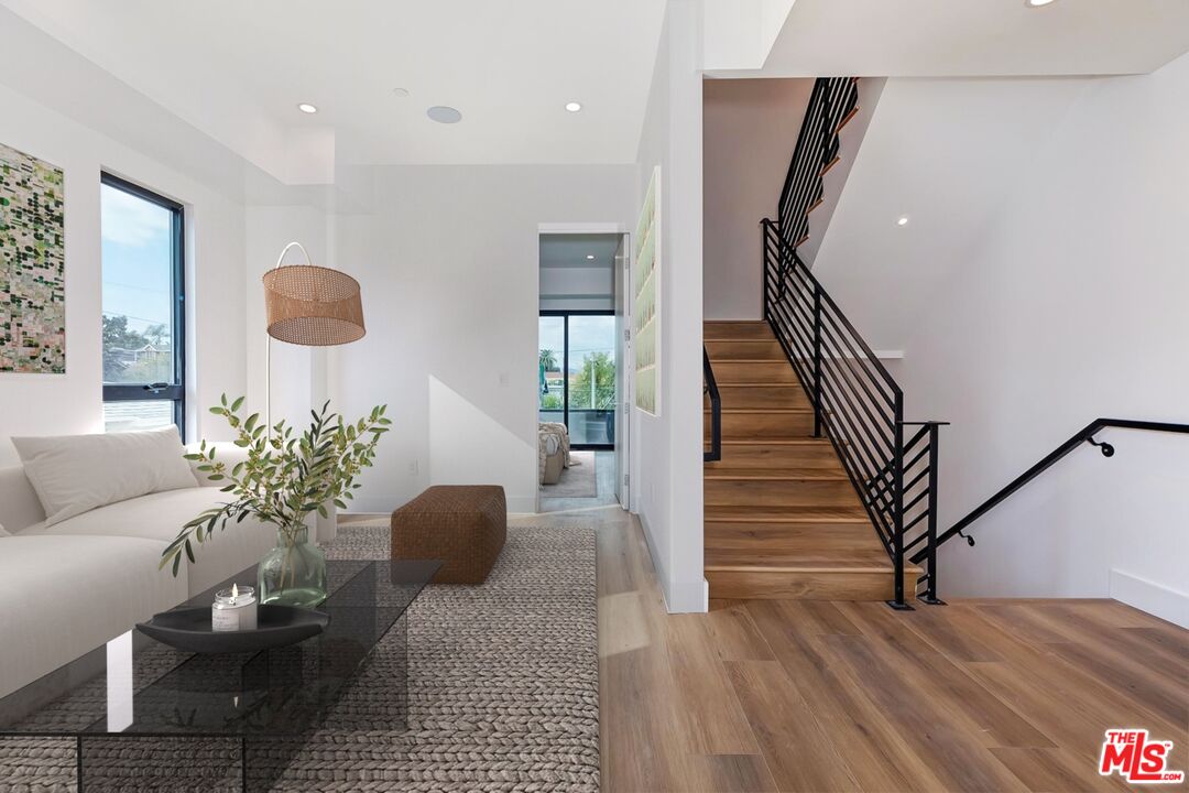 1436 Edgecliffe Dr Unit: 101