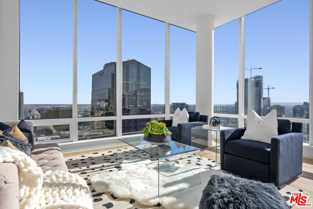 877 Francisco St Unit: 4209