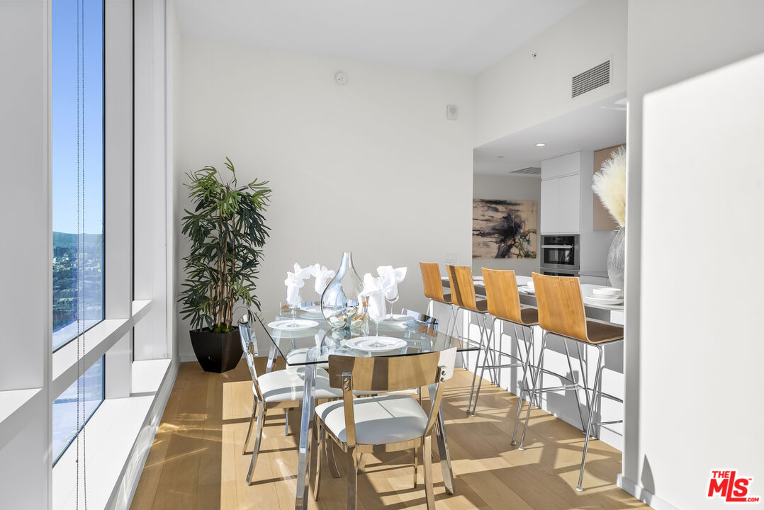 877 Francisco St Unit: 4209