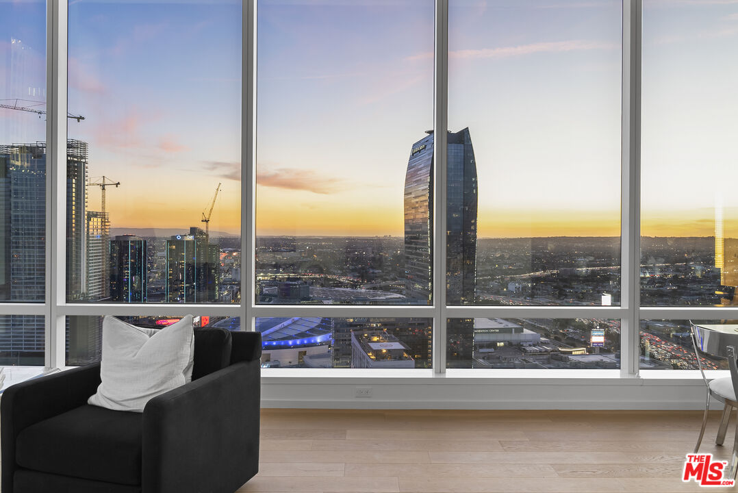 877 Francisco St Unit: 4209