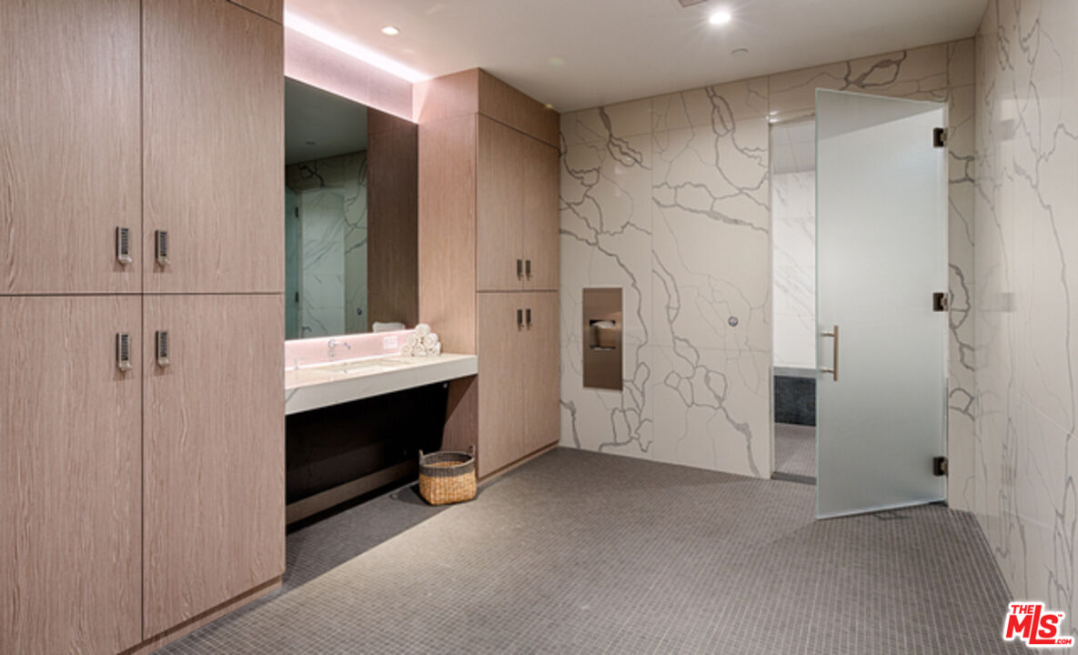 877 Francisco St Unit: 4209