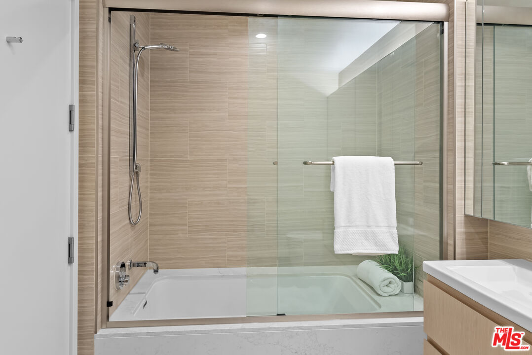 877 Francisco St Unit: 4209