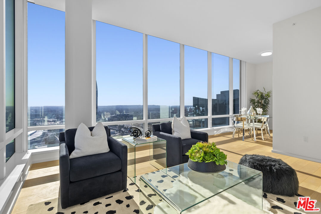 877 Francisco St Unit: 4209