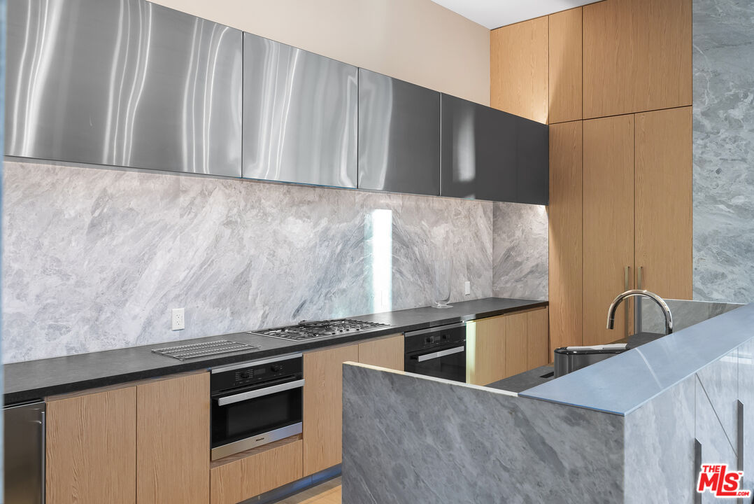 877 Francisco St Unit: 4209