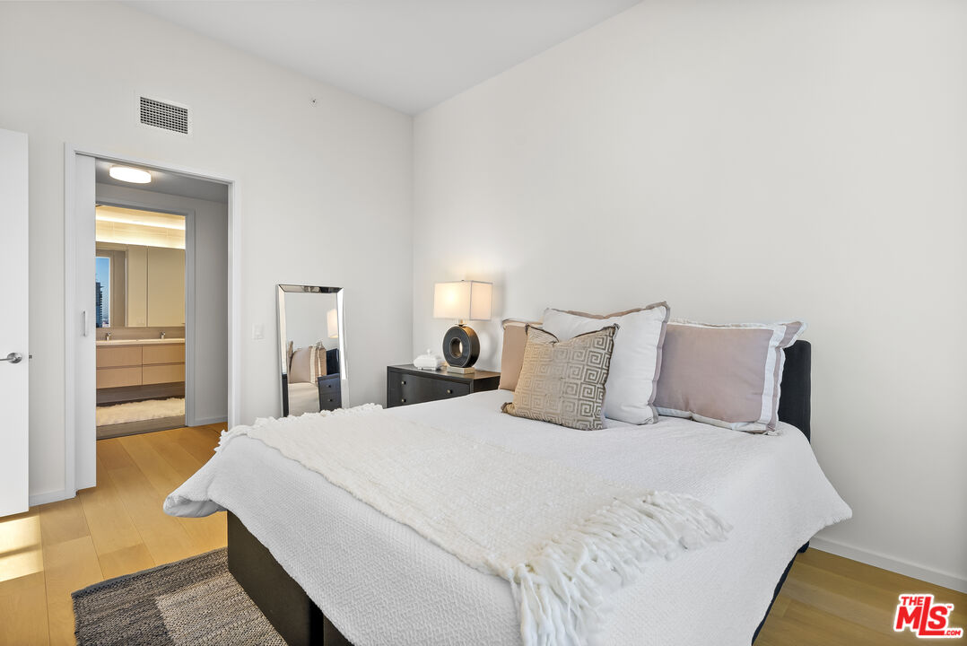 877 Francisco St Unit: 4209