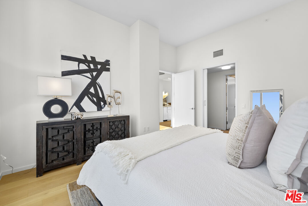 877 Francisco St Unit: 4209