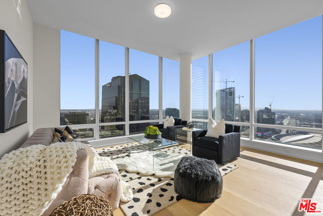 877 Francisco St Unit: 4209