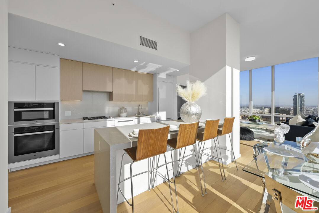 877 Francisco St Unit: 4209