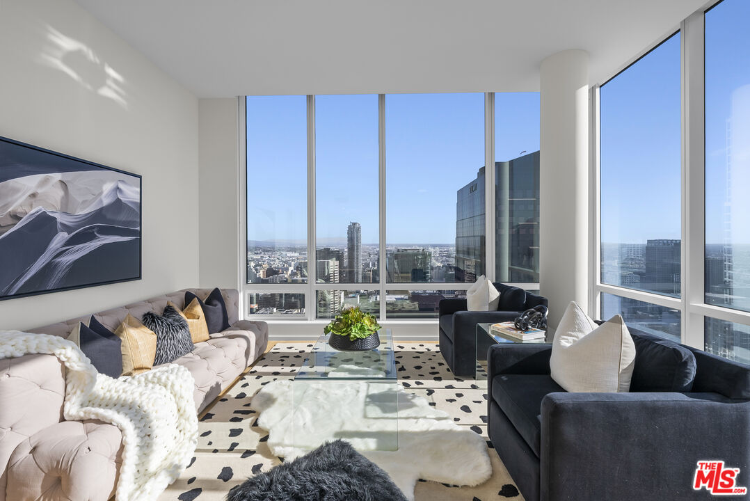877 Francisco St Unit: 4209