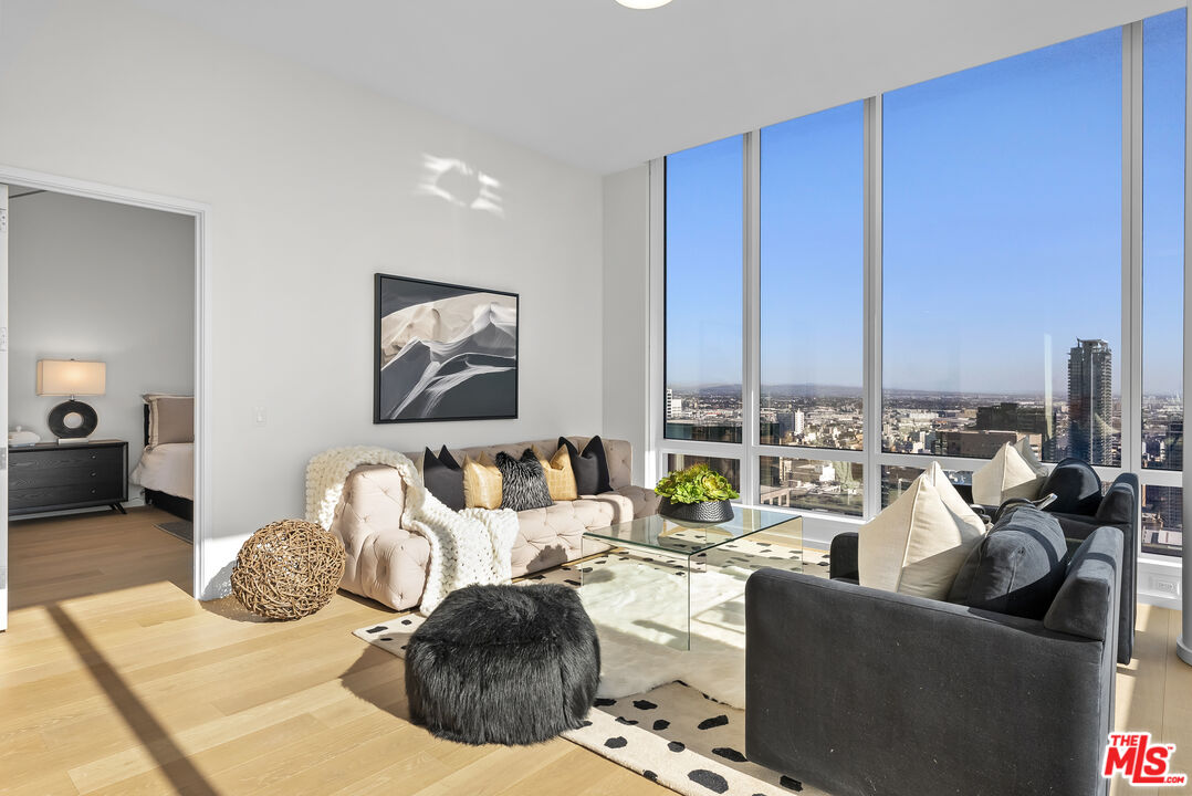 877 Francisco St Unit: 4209