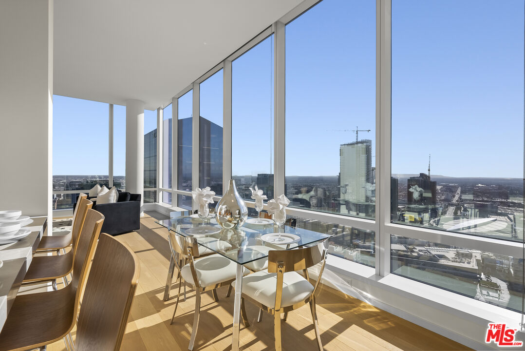 877 Francisco St Unit: 4209