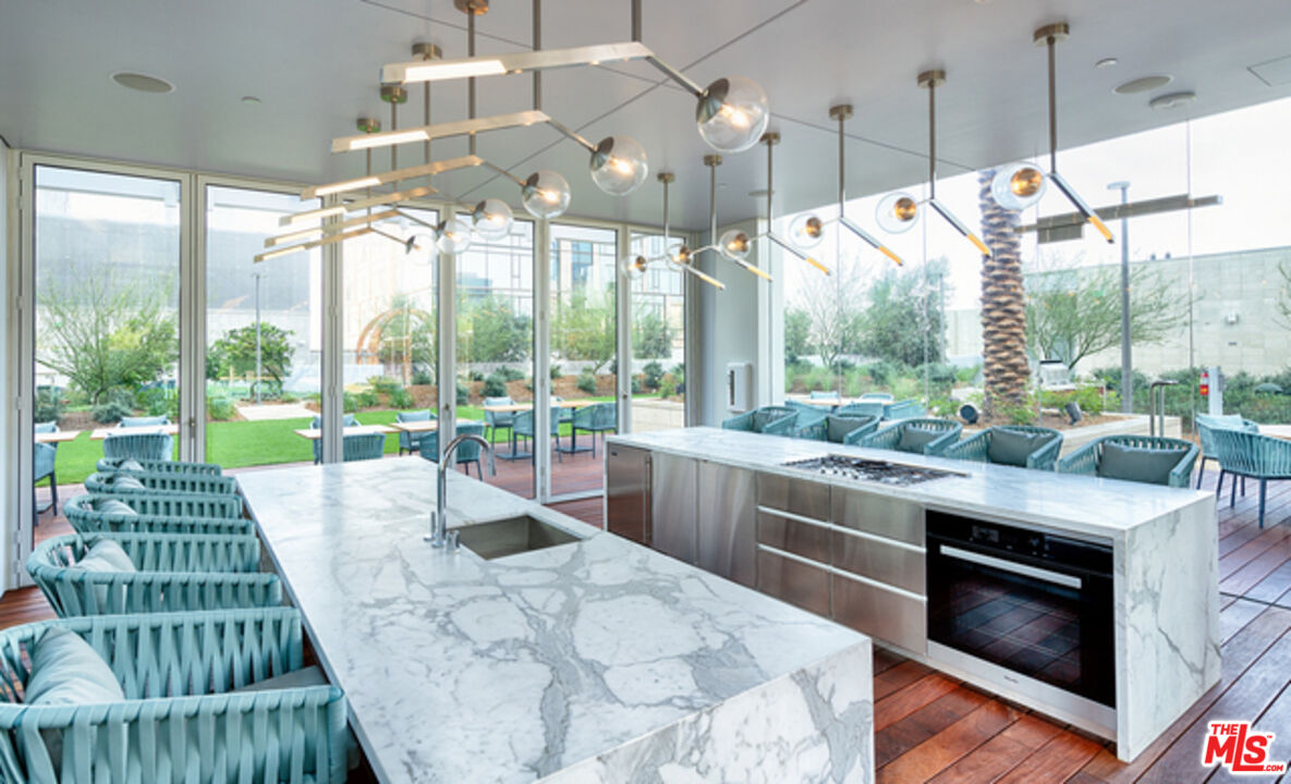 877 Francisco St Unit: 4209