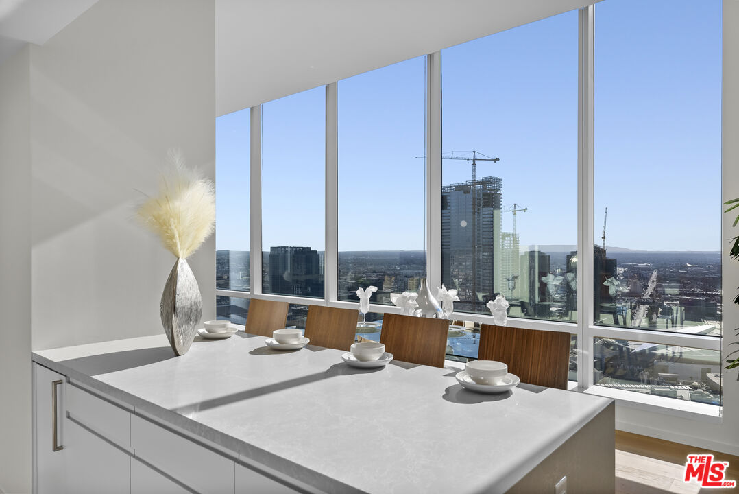 877 Francisco St Unit: 4209