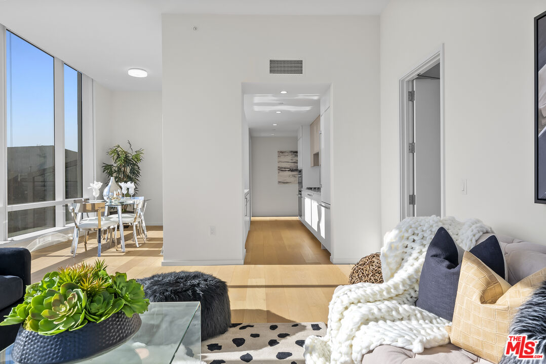 877 Francisco St Unit: 4209