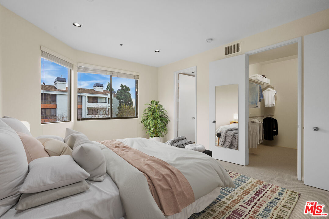 2102 CENTURY PARK LN Unit: 305