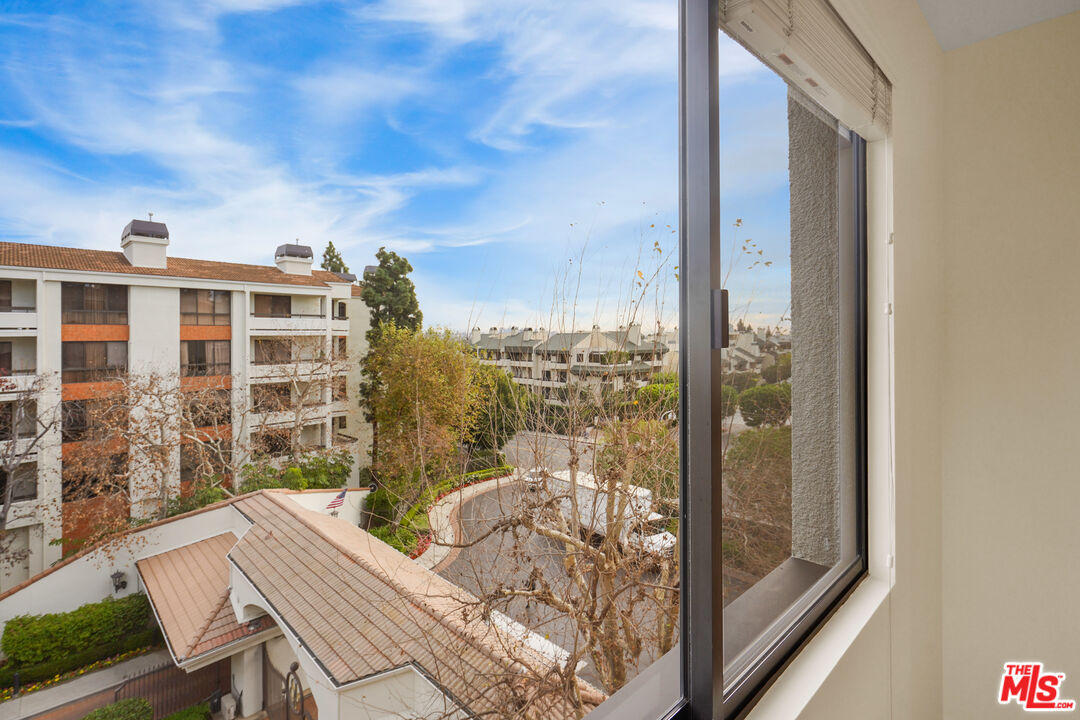 2102 CENTURY PARK LN Unit: 305