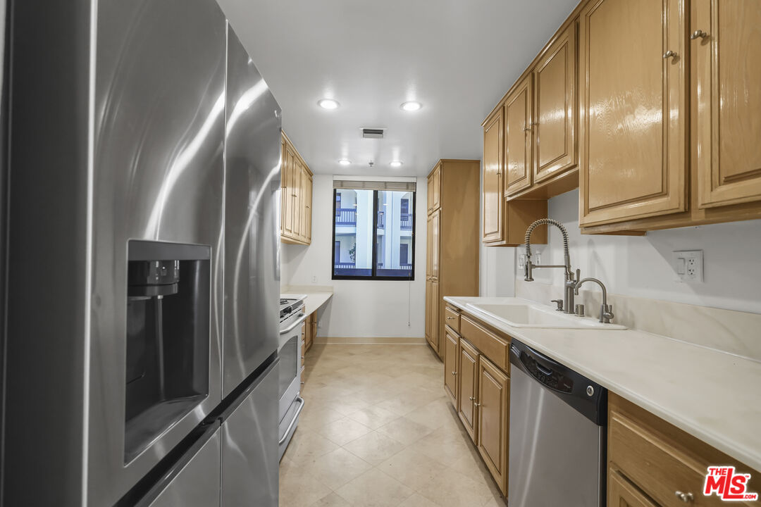 2102 CENTURY PARK LN Unit: 305