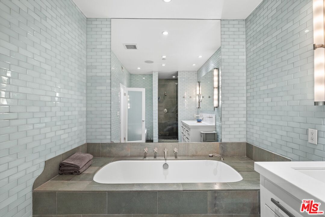 964 Hancock Ave Unit: 103