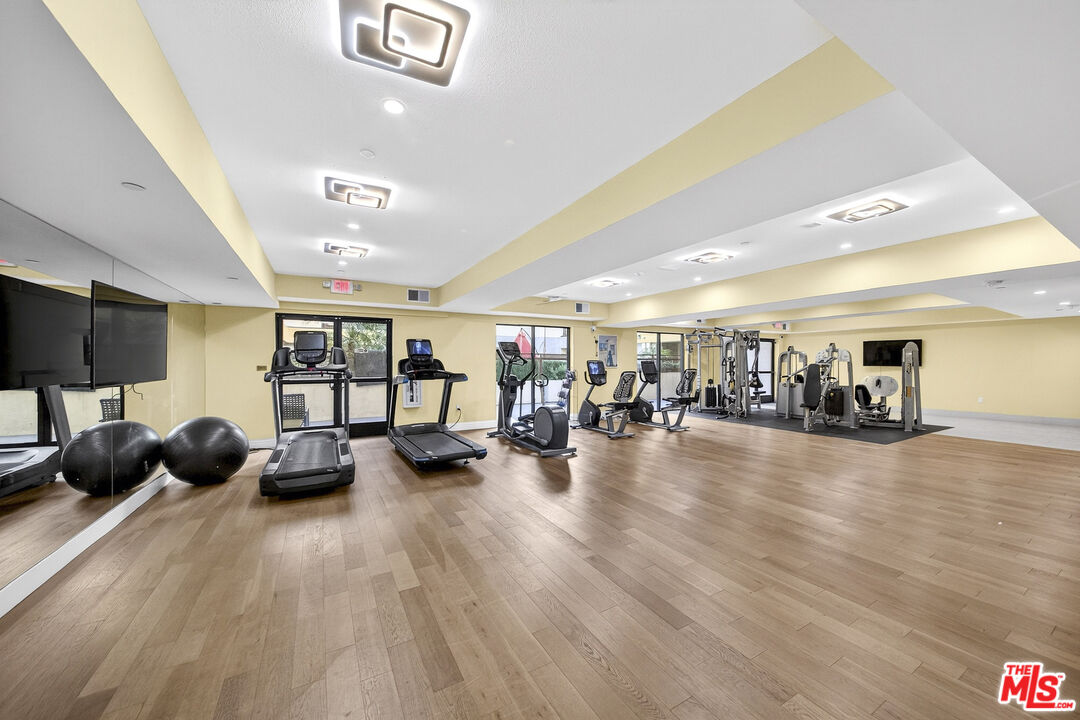 2939 Leeward Ave Unit: 403