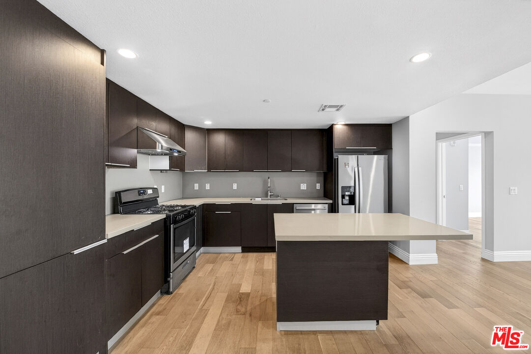 2939 Leeward Ave Unit: 403