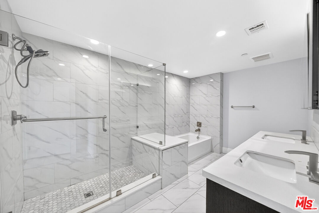 2939 Leeward Ave Unit: 403