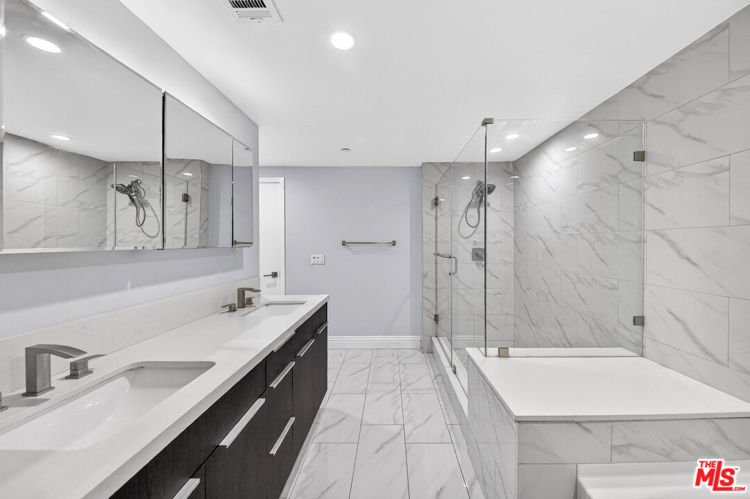 2939 Leeward Ave Unit: 403