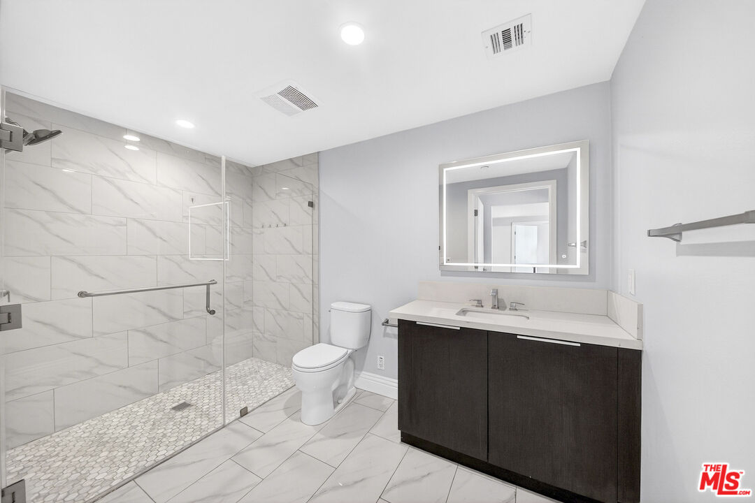 2939 Leeward Ave Unit: 403