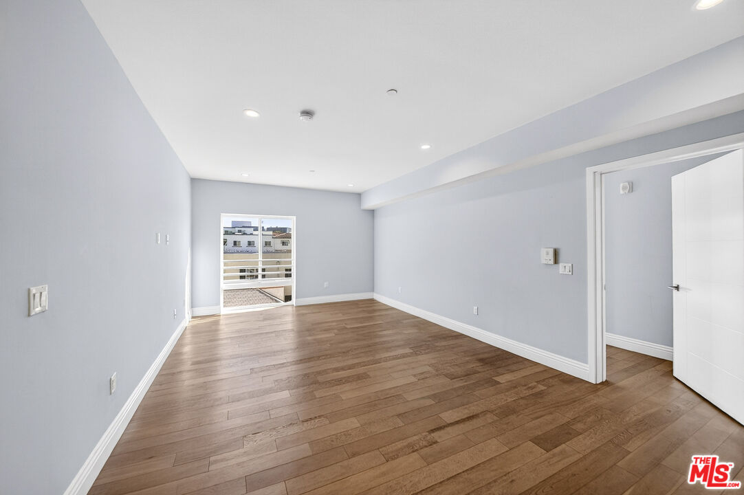 2939 Leeward Ave Unit: 403