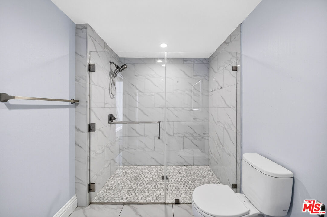 2939 Leeward Ave Unit: 403