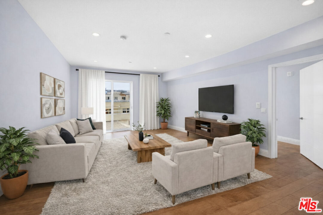 2939 Leeward Ave Unit: 403