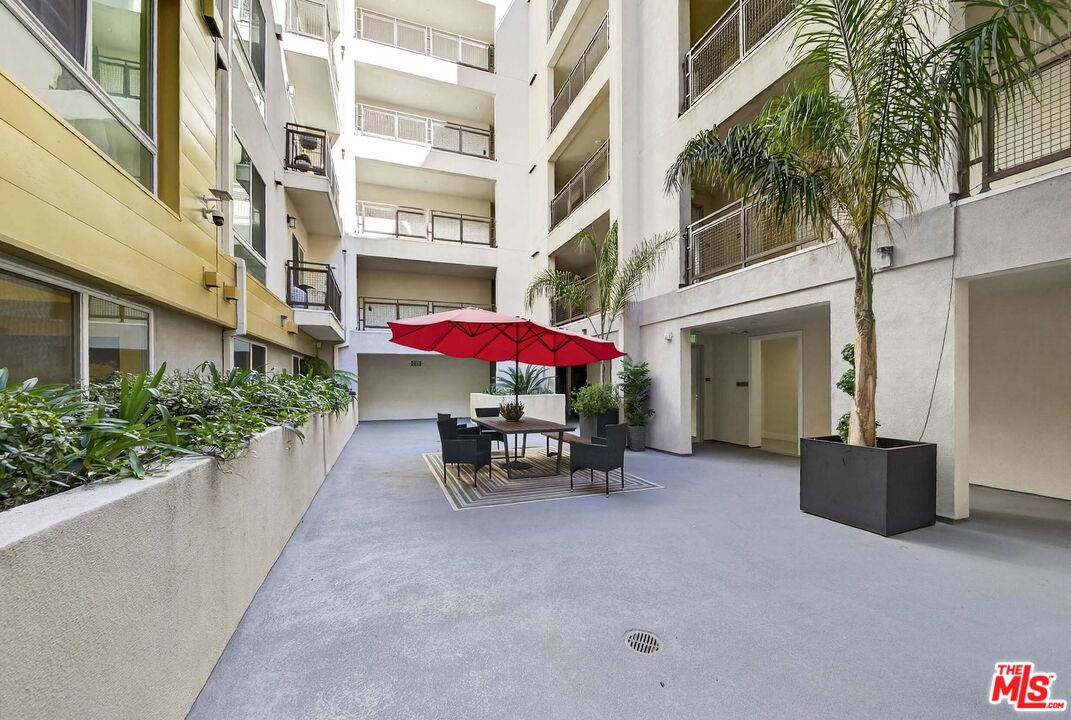 2939 Leeward Ave Unit: 403