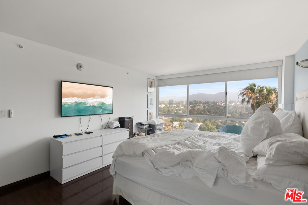 201 Ocean Ave Unit: 909P