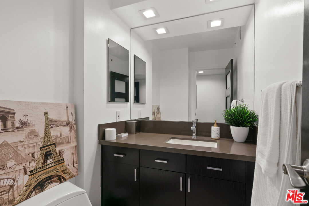 201 Ocean Ave Unit: 909P