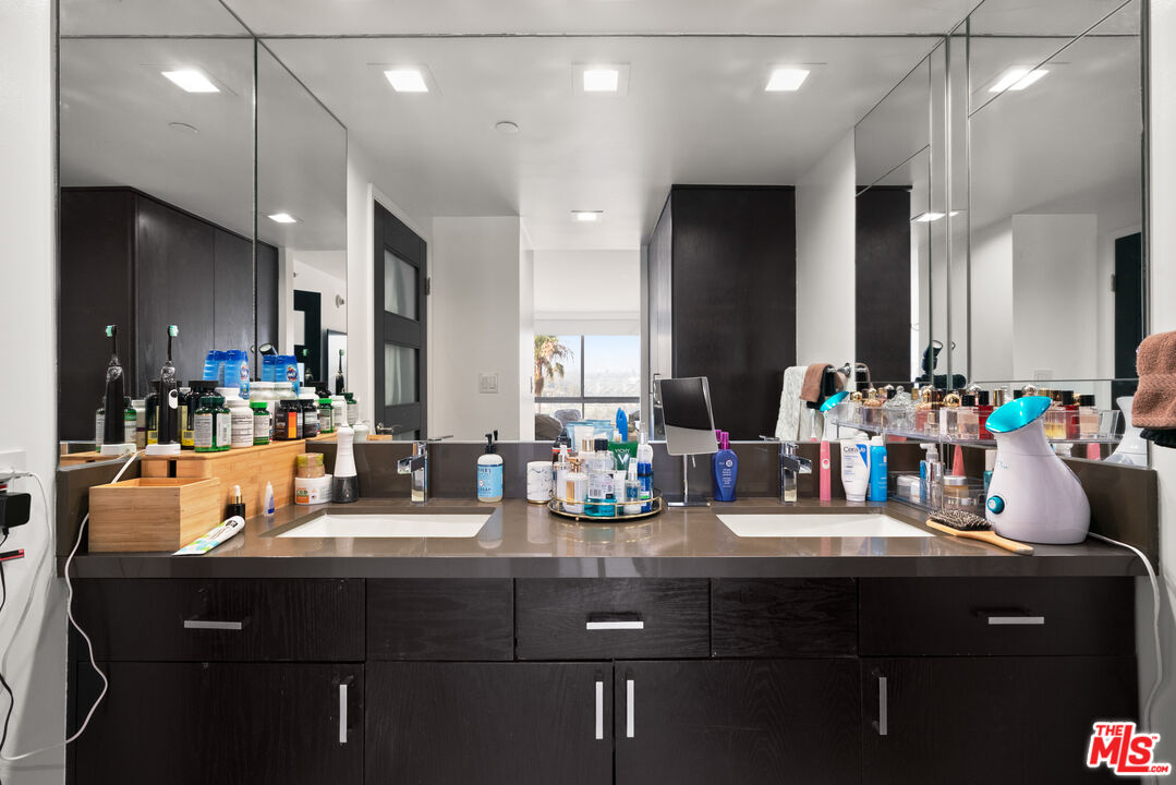 201 Ocean Ave Unit: 909P