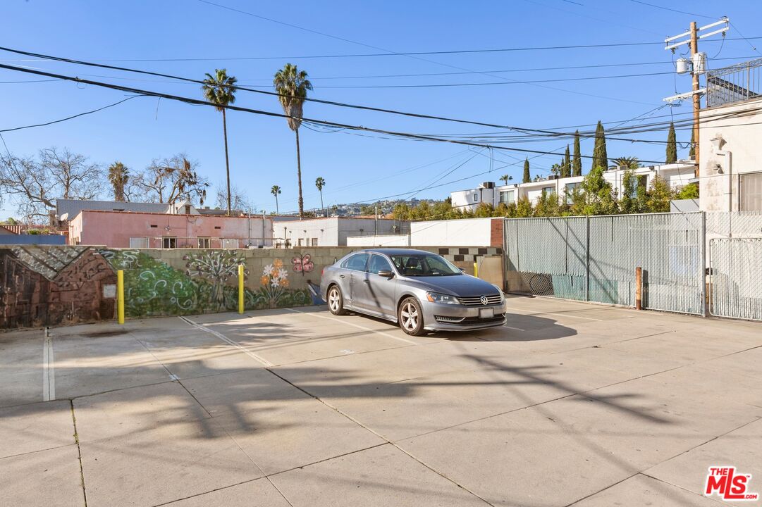 827 N Alta Vista Blvd