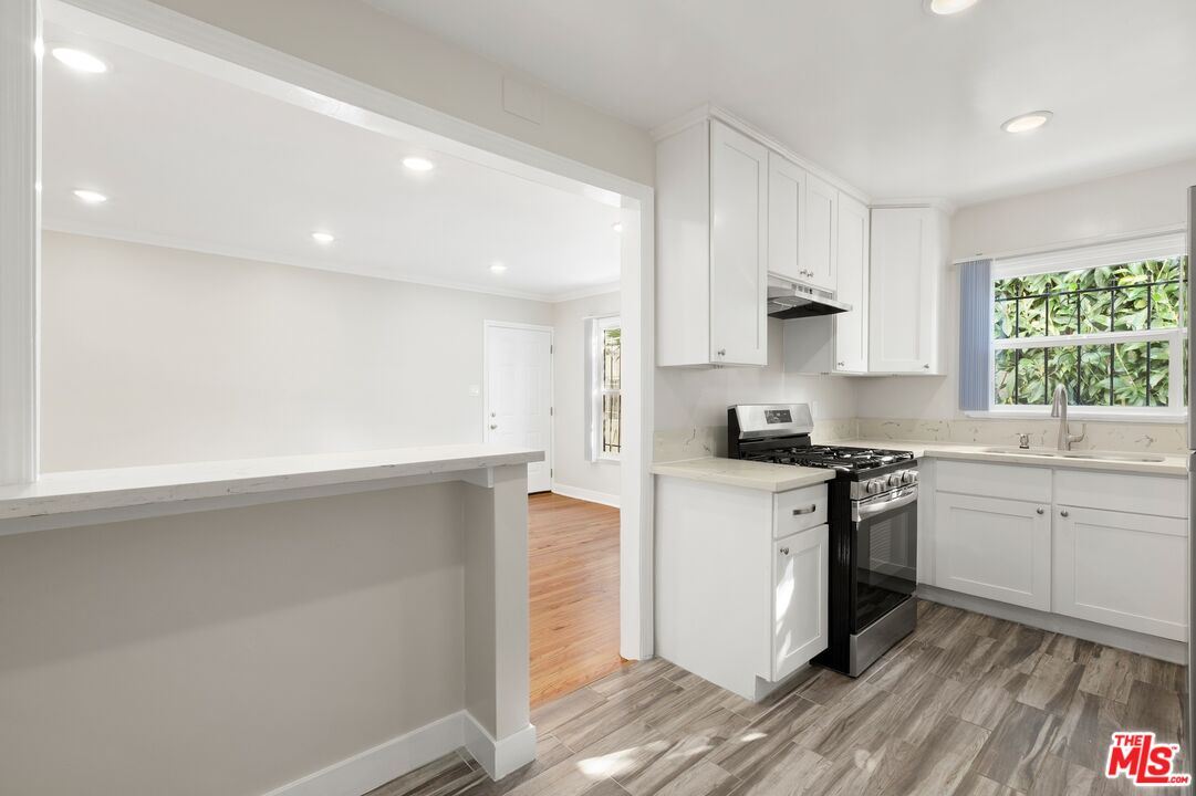 827 N Alta Vista Blvd