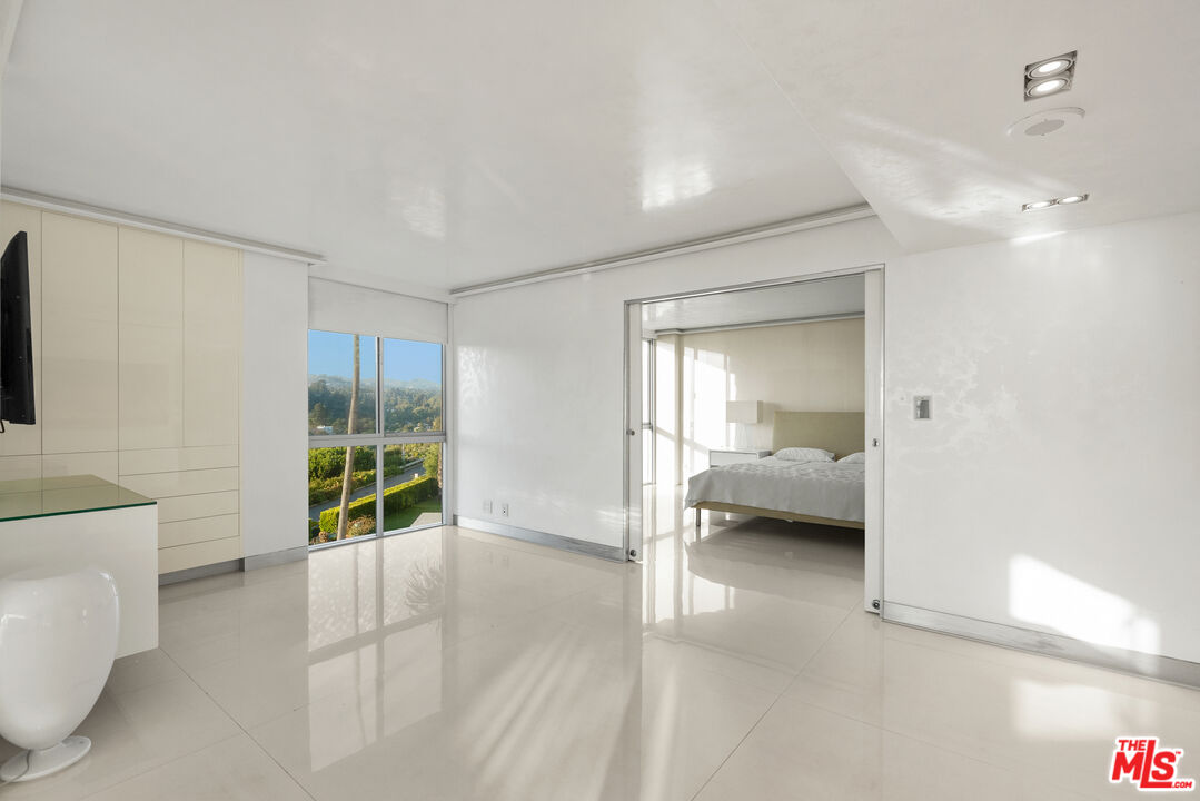 201 Ocean Ave Unit: 409P