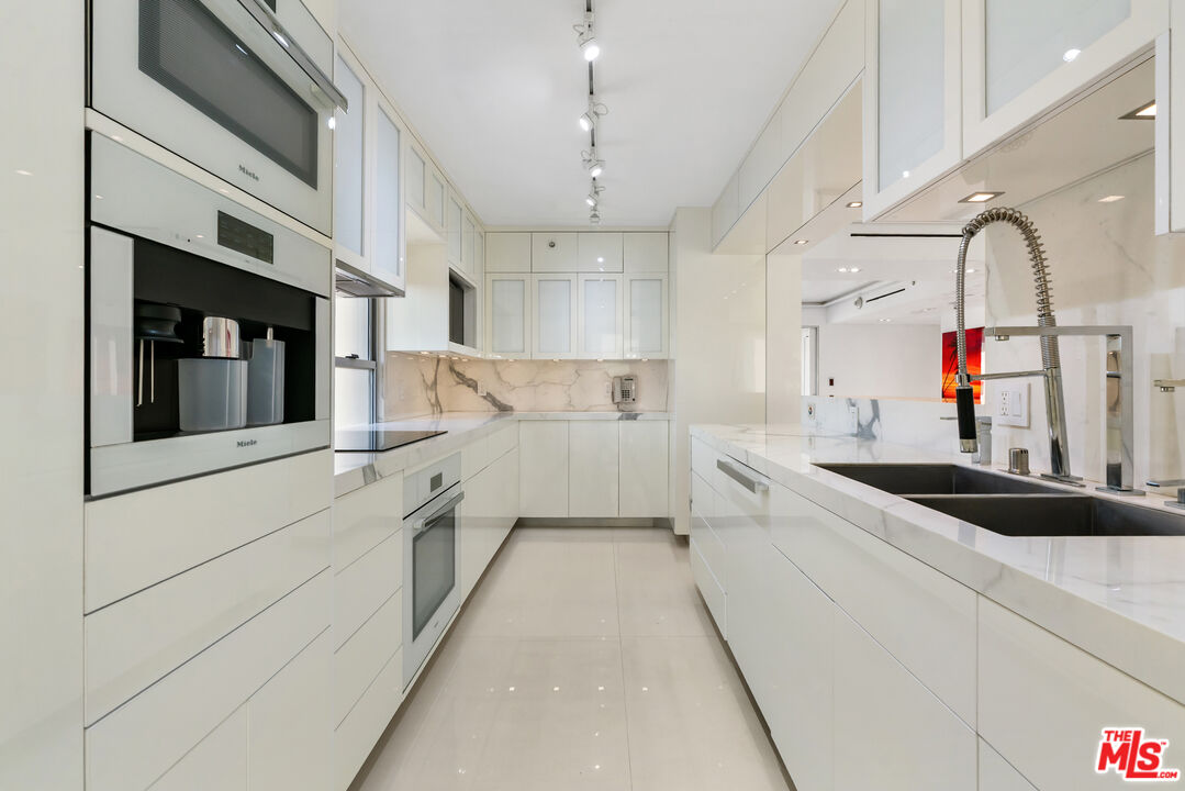 201 Ocean Ave Unit: 409P