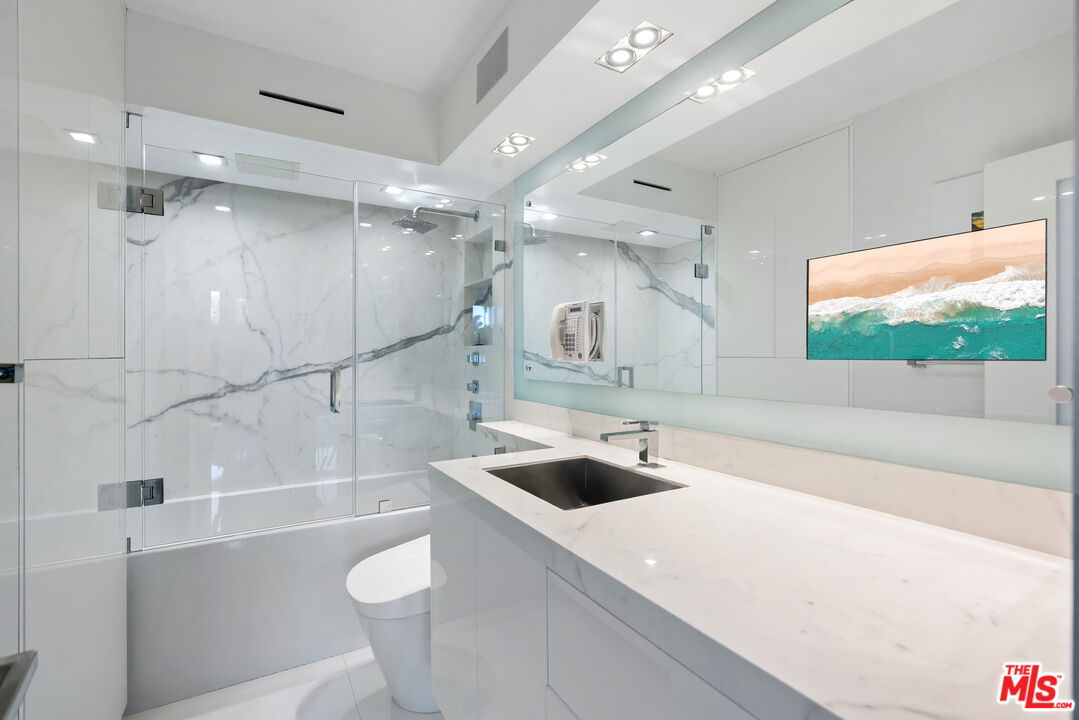 201 Ocean Ave Unit: 409P