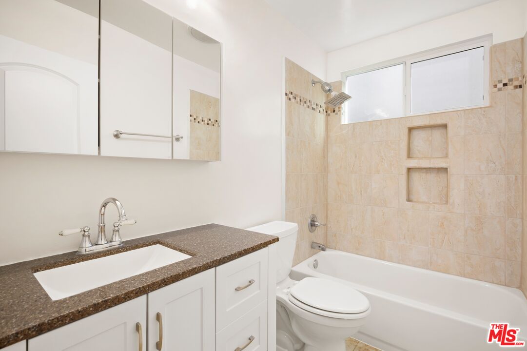 8529 Saturn St Unit: 2