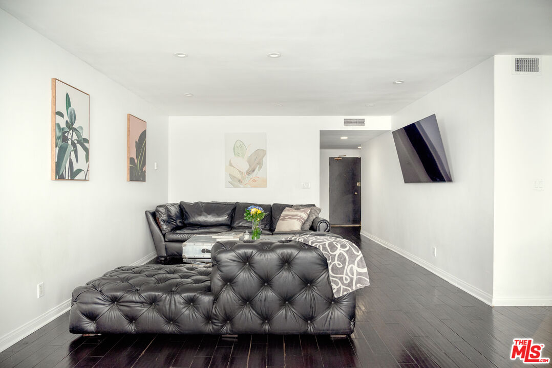 7259 Hillside Ave Unit: 202