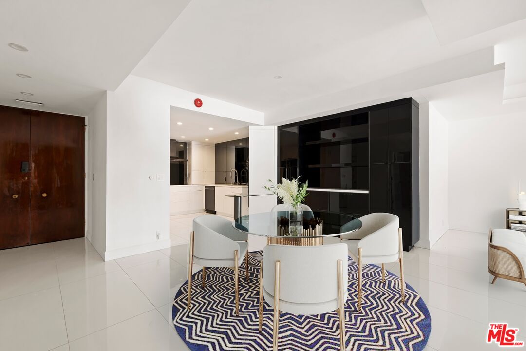 1100 Alta Loma Rd Unit: 1002