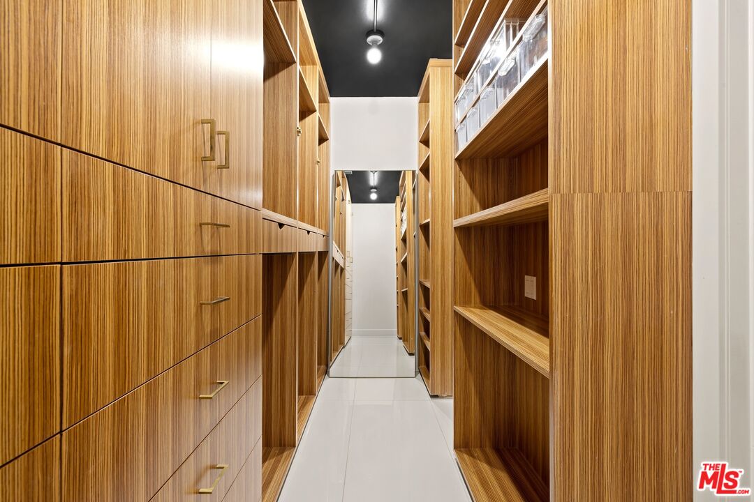 1100 Alta Loma Rd Unit: 1002