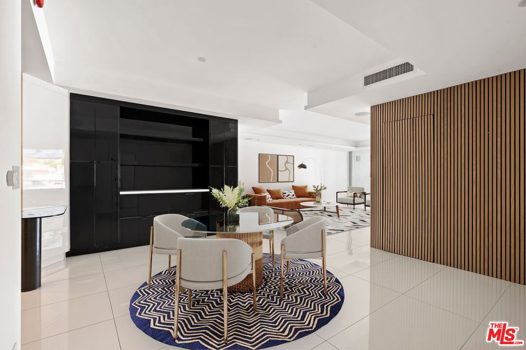 1100 Alta Loma Rd Unit: 1002