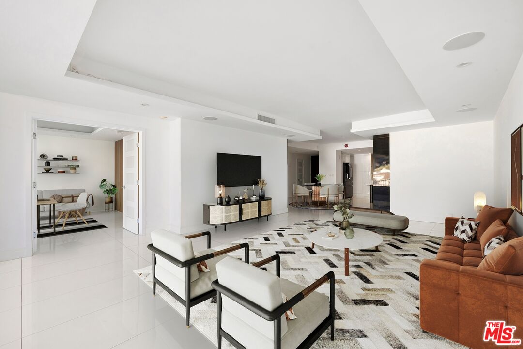 1100 Alta Loma Rd Unit: 1002