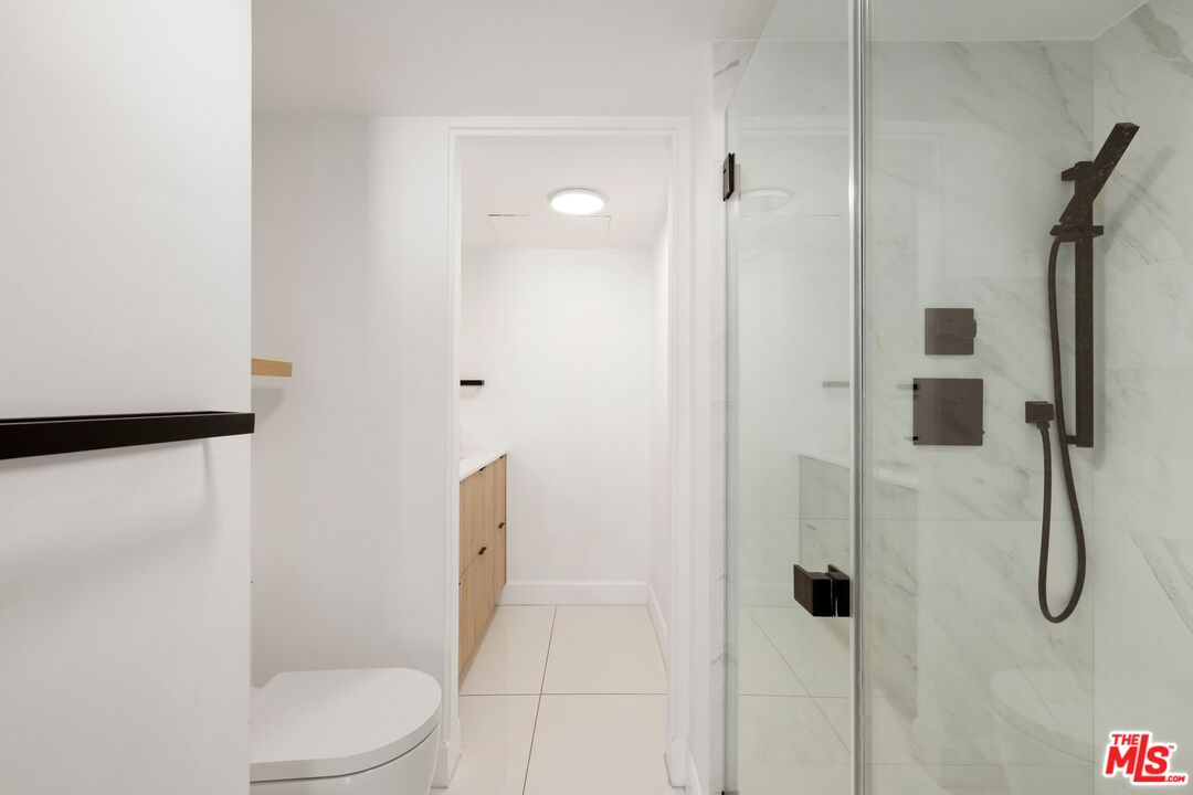 1100 Alta Loma Rd Unit: 1002