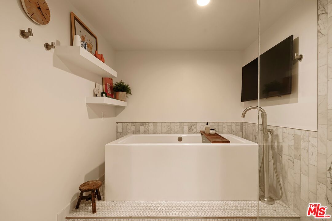 10450 Wilshire Blvd Unit: 7E