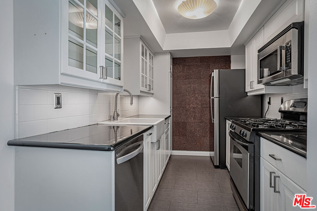 15002 Magnolia Blvd Unit: 4