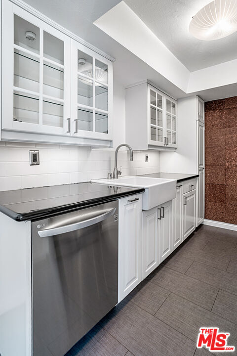 15002 Magnolia Blvd Unit: 4